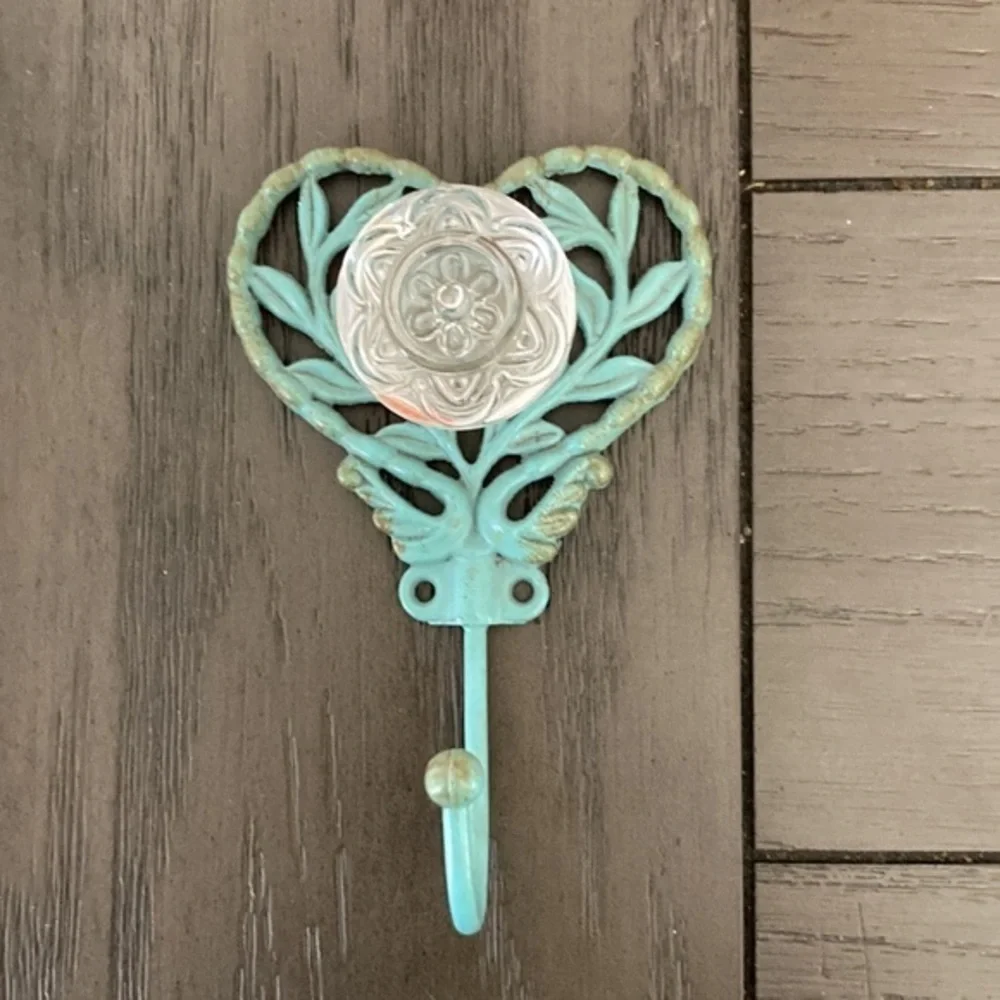 Green Heart Robe‎ Hook